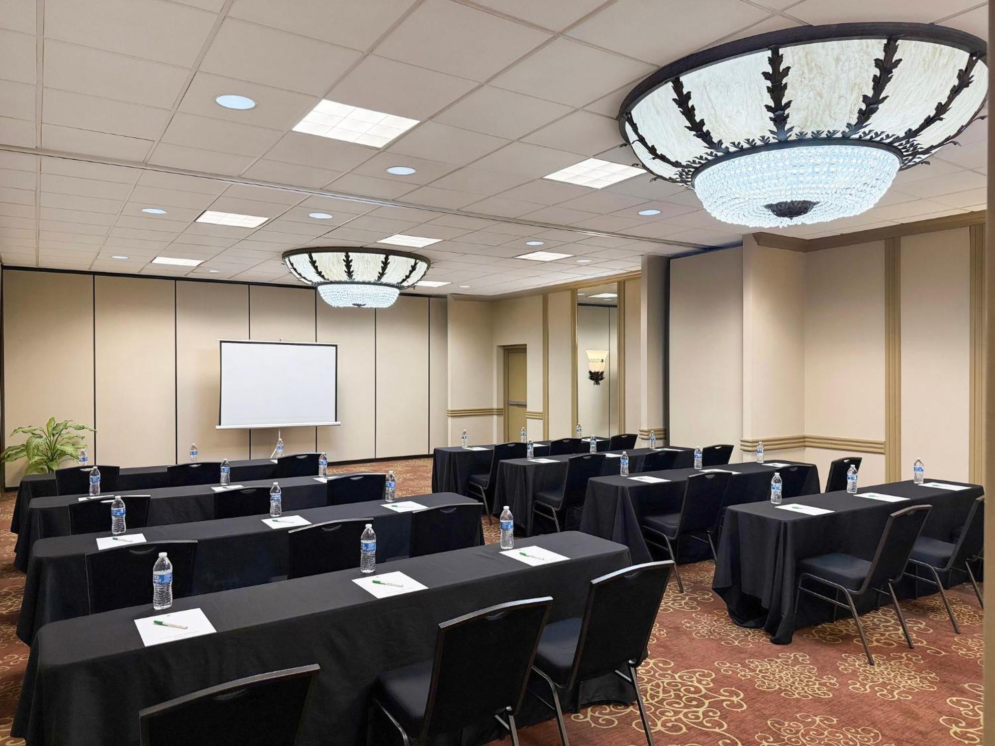 Holiday Inn South Plainfield-Piscataway By Ihg Eksteriør billede